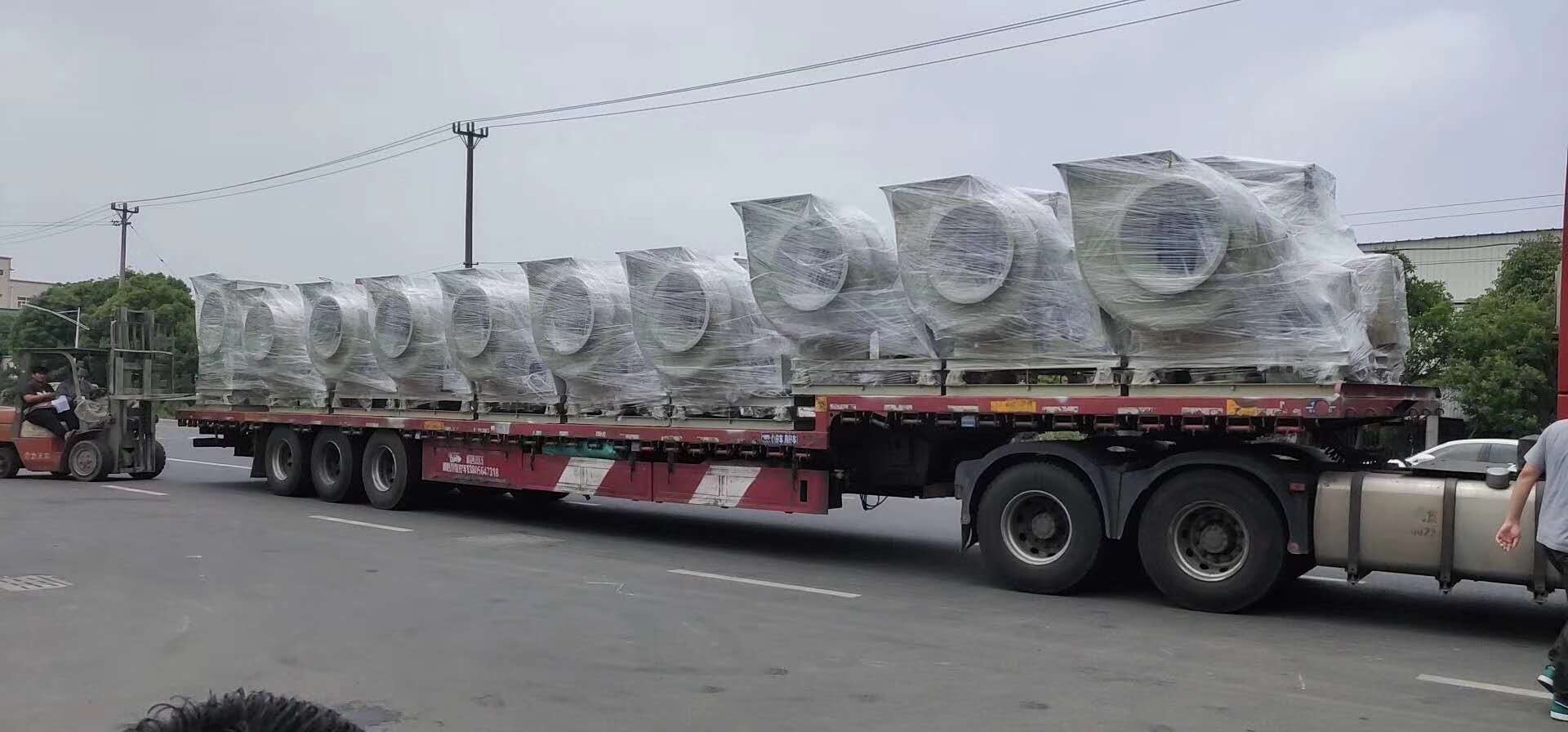 苏州顶裕34台玻璃钢离心风机发往重庆实验室行业
